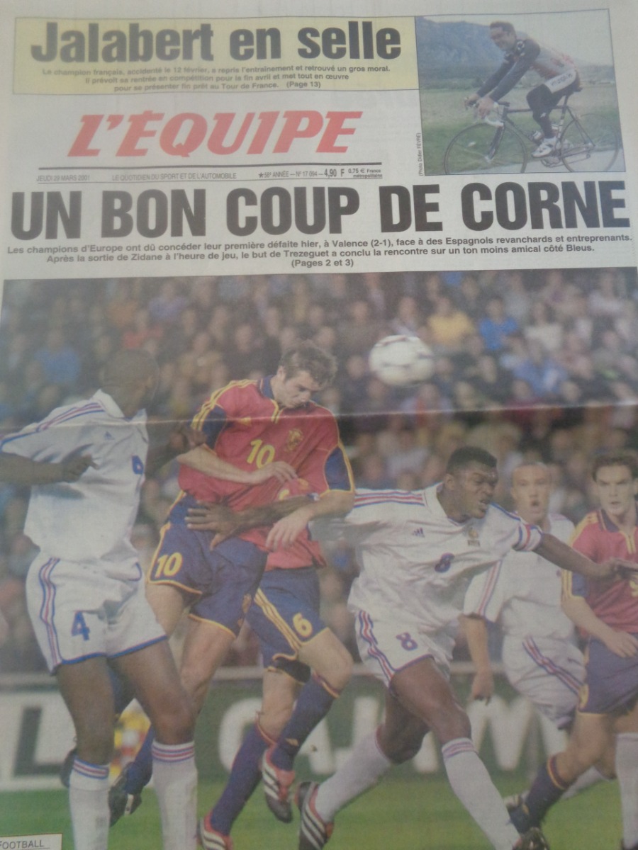 Journal l'équipe 29/03/2001 Défaite de la France face a l'Espagne - Football - Journal L'Équipe authentique - Revue Vintage
