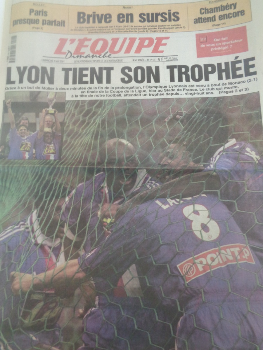 Journal l'équipe 06/05/2001 Lyon remporte la Coupe de la Ligue face a Monaco - Football - Journal L'Équipe authentique - Revue Vintage