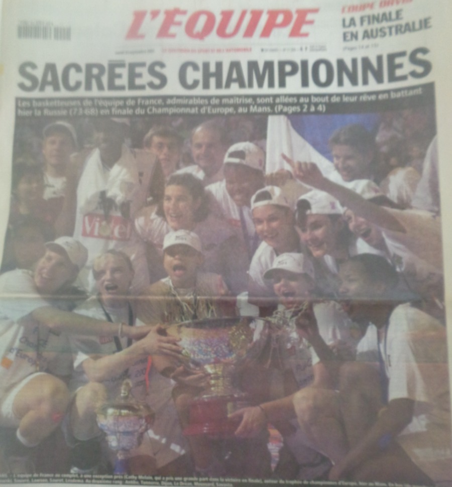 Journal l'équipe 24/09/2001 Sacrées Championnes !! d'Europe - Basketteuses - Basket - Journal L'Équipe authentique - Revue Vintage