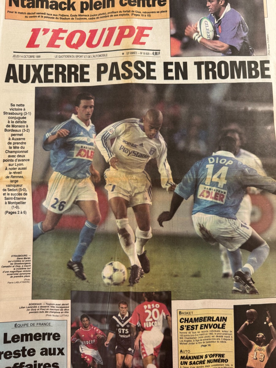 Journal l'équipe 14/10/1999 Auxerre en tête du championnat - Journal L'Équipe authentique - Revue Vintage